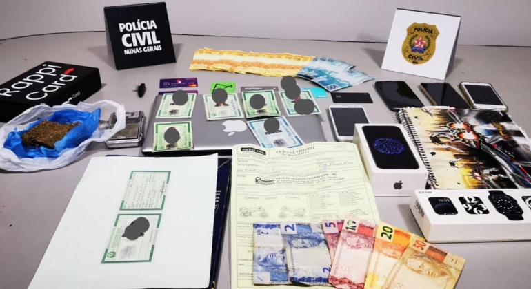 Polícia Civil aprende droga, dinheiro falsificado, documentos adulterados e motocicleta furtada em Patos de Minas
