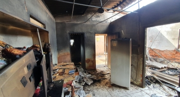 Carmo do Paranaíba: homem com problemas mentais incendeia própria casa e fica ferido 