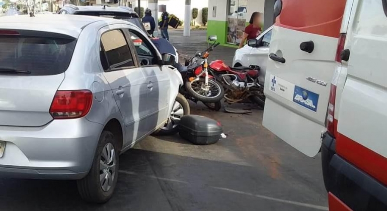 Motociclistas ficam feridos após serem atingidos por veículo conduzido por homem com sintomas de embriaguez em Patos de Minas