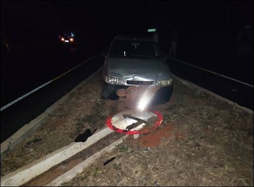 Carro com placas de Lagoa Formosa é abandonado por motorista na BR-354 após sofrer acidente 