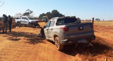 Acidente entre pick-ups na região da Baixadinha em Patos de Minas deixa feridos