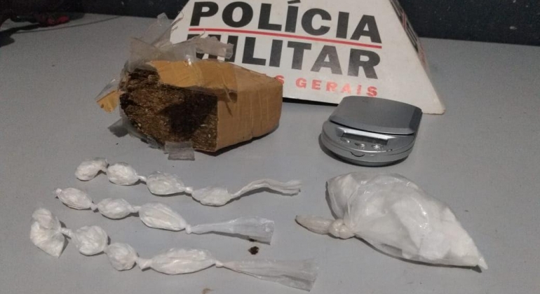 Jovem de 20 anos é detido com drogas no Bairro Alto da Serra em Patos de Minas