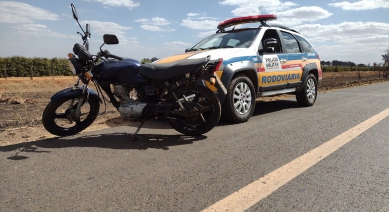 Motocicleta furtada em Patos de Minas é recuperada durante operação em Serra do Salitre