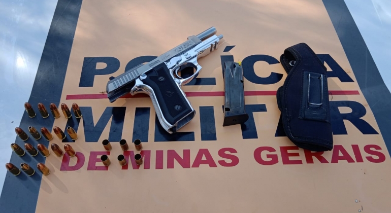 PMR apreende pistola e munições durante abordagem de caminhão na MGC-354, em Patos de Minas