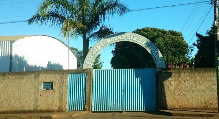 Turmas do 6° e 7°  anos do ensino fundamental, 1°  ano do ensino médio da rede estadual devem retornar às aulas presencial em 23 de agosto