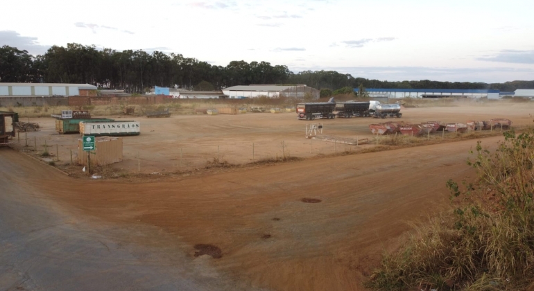 Prefeito de Carmo do Paranaíba pede desocupação do Campo de Aviação 