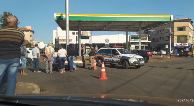 Condutora de motocicleta fica ferida após sofrer queda na cidade de Carmo do Paranaíba 