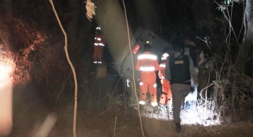 Mulher de 25 anos morre e várias pessoas ficam feridas em acidente envolvendo ônibus na zona rural de Matutina 