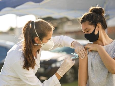 vacinação de adolescentes sem comorbidades é suspensa em Patos de Minas 