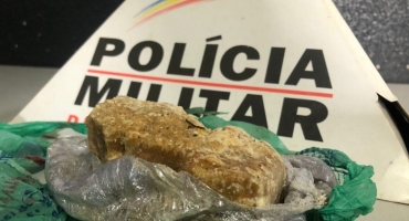 Com auxilio de cães farejadores, Polícia Militar localiza droga enterrada no Bairro Santa Luzia em Patos de Minas