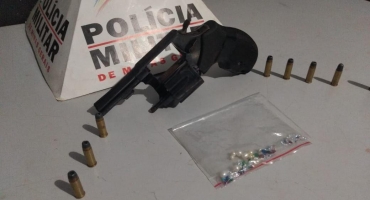 Jovem é detido com arma de fogo, munições e joias sem procedência em Patos de Minas