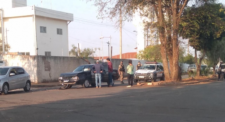 Após avançar parada obrigatória, condutora provoca acidente na cidade de Carmo do Paranaíba 