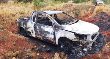 Motorista embriagado perde controle direcional na BR-354 e veículo com placas de Lagoa Formosa sai pista e incendeia