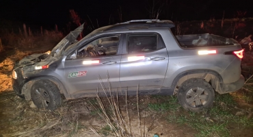 Motorista embriagado capota pick up na MG-230, município de Serra do Salitre