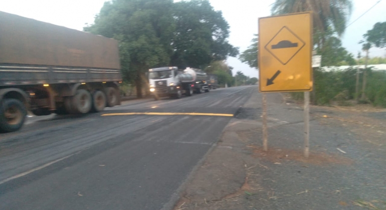 DNIT constrói quebra-molas na comunidade de Campina Verde na BR-354 no município de Lagoa Formosa 