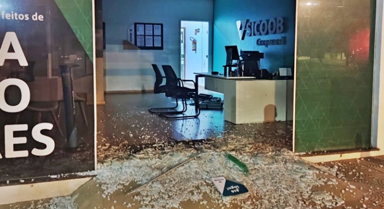 Criminosos invadem e arrombam banco e lotérica no Distrito de Brejo Bonito