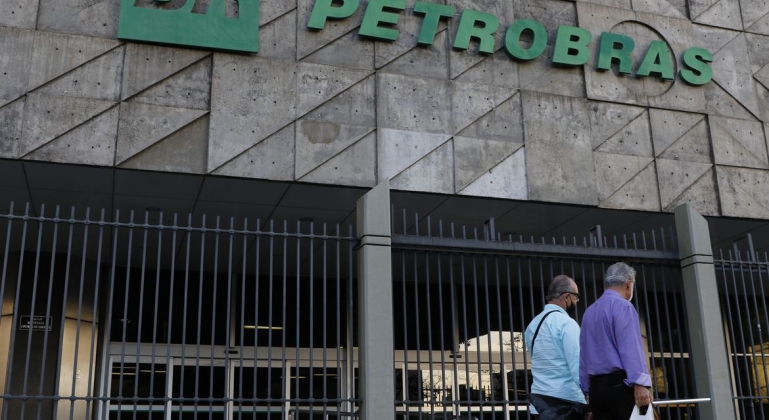 Petrobras reajusta neste sábado (09) preços do gás de cozinha e da gasolina