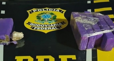 PRF de Patos de Minas prende três pessoas transportando maconha e crack na BR-365