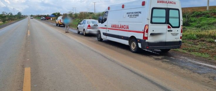 Ambulância de São Gotardo se envolve em acidente na BR-354 no município de Rio Paranaíba