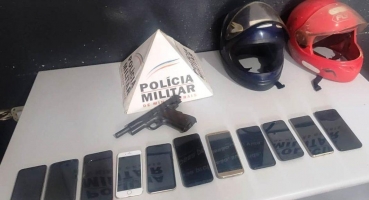 Jovem é detido e menor apreendido por suspeita de roubo a loja de celulares em Patos de Minas