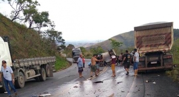 Grave acidente deixa três pessoas feridas e trânsito interrompido na BR-354