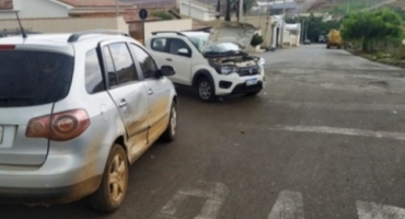 Lagoa Formosa: motorista avança parada obrigatória, causa acidente e idoso fica ferido