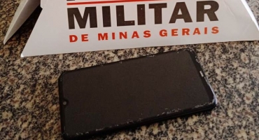 Polícia Militar de Lagoa Formosa recupera celular furtado e encaminha suspeito para a delegacia 