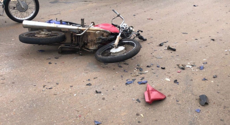 Motociclista fica gravemente ferido em acidente na Avenida JK em Patos de Minas