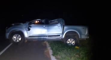 Caminhonete atinge traseira de caminhão na BR-354, município de Lagoa Formosa