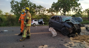 Táxi se envolve em grave acidente com uma morte na MGC-452; cinco ficam feridos