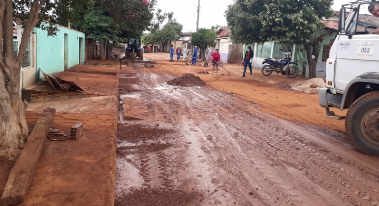 Após temporal Prefeitura de Presidente Olegário realiza limpeza nas ruas e casas da comunidade de Santiago de Minas