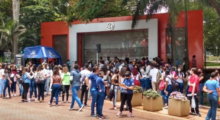 Estudantes participam do primeiro domingo de provas do ENEM 2021 em Patos de Minas