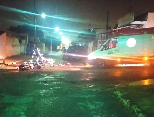 Acidente envolvendo automóvel e motociclista deixa jovem gravemente ferido em Patos de Minas