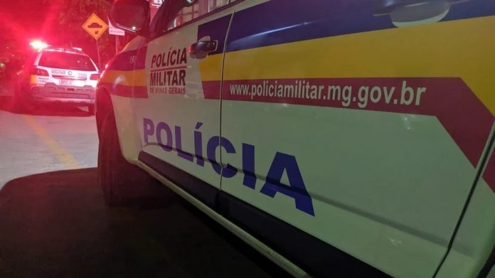 Mulher é surpreendida durante a madrugada e violentada na frente dos filhos em Varjão de Minas