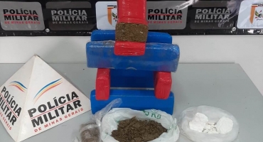 Motoqueiro não obedece ordem de parada, foge sentido Lagoa Formosa e joga no matagal mochila com grande quantidade de drogas 