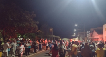 Reunião da Câmara em Arapuá termina em tumulto e vereadores saem da Casa de Leis escoltados pela polícia – Veja vídeo