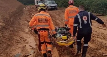 Bombeiros resgatam homem que caiu em represa de irrigação no município de Patrocínio