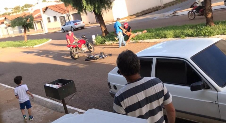 Condutor de bicicleta motorizada sofre fratura durante acidente na cidade Carmo do Paranaíba 