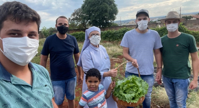 Alunos de Agronomia desenvolvem projeto de implantação de hortas beneficentes