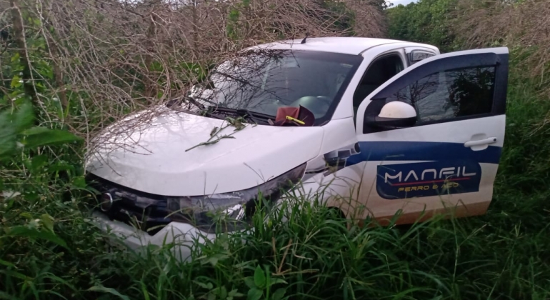 Veículo tomado de assalto em Serra do Salitre é encontrado abandonado no meio de um cafezal