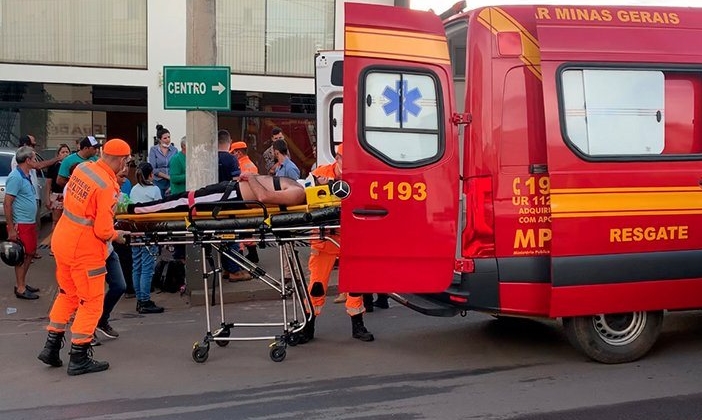 Motoqueiro fica ferido em acidente na Avenida Tomás de Aquino em Patos de Minas 