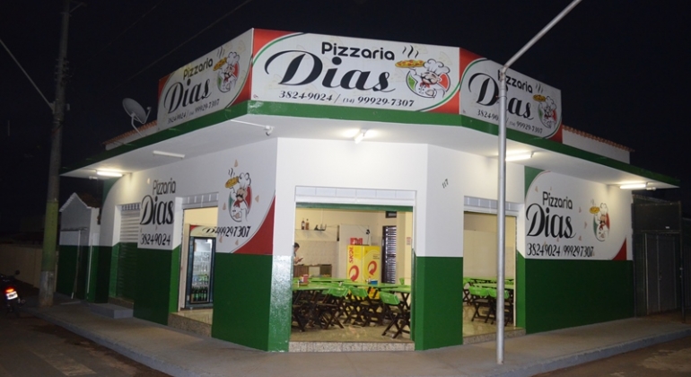 Pizzaria Dias de Lagoa Formosa deseja Feliz Natal e Próspero Ano Novo a todos seus clientes e amigos 