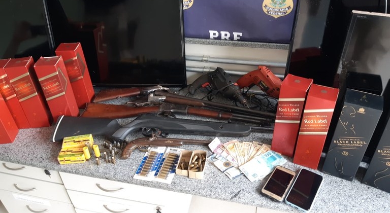 PRF prende autores que invadiram fazenda em Lagoa Formosa e roubaram armas, dinheiro e carro