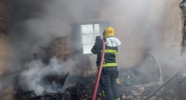 Panela esquecida em fogão com chama acesa provoca incêndio em residência de Patos de Minas 