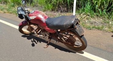 Jovem foge com motocicleta roubada, mas é preso pela Polícia Militar em Quintinos 