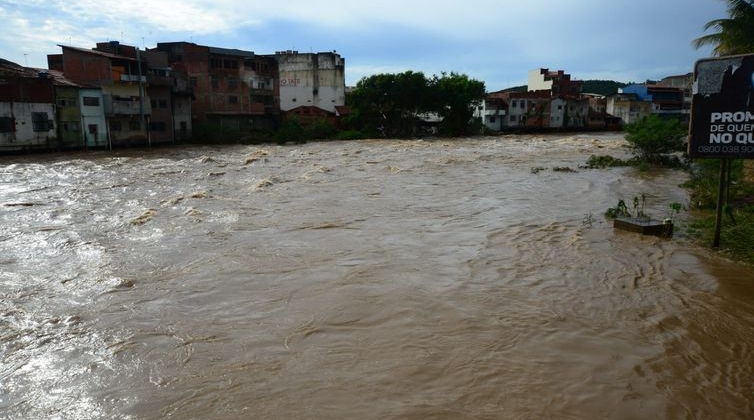 Chuvas deixam 63 cidades em situação de emergência em Minas