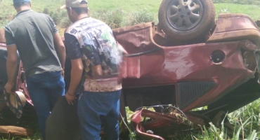 Lagoa Formosa: jovem de 20 anos que voltava do Réveillon capota veículo na estrada de Monjolinho  