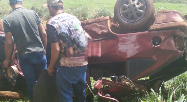 Lagoa Formosa: jovem de 20 anos que voltava do Réveillon capota veículo na estrada de Monjolinho  