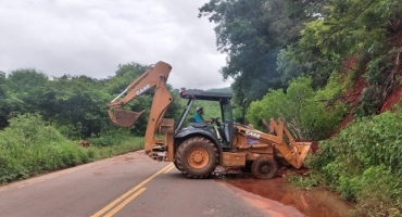 Governo intensifica ações para corrigir estragos causados pelas chuvas em estradas mineiras