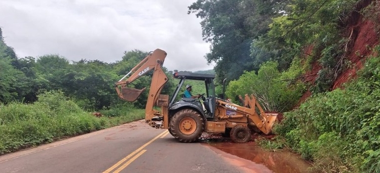 Governo intensifica ações para corrigir estragos causados pelas chuvas em estradas mineiras